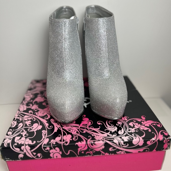 SIZE 10 WOMEN'S SILVER GLITTER ANKLE BOOT - Picture 7 of 10